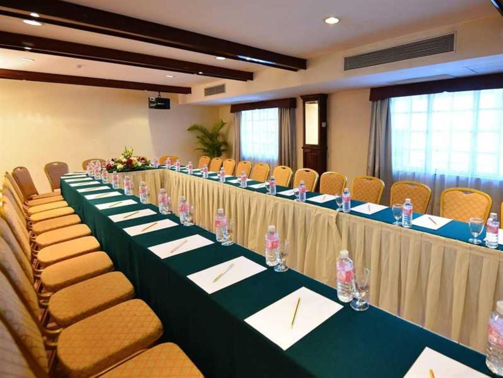 Holiday Villa Hotel City Centre Phnom Penh Bagian luar foto