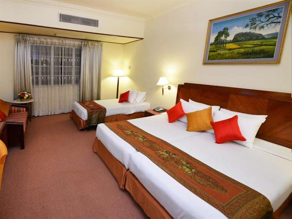 Holiday Villa Hotel City Centre Phnom Penh Bagian luar foto