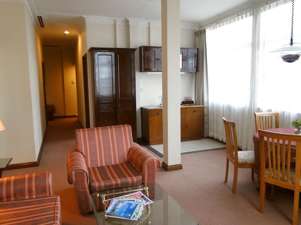 Holiday Villa Hotel City Centre Phnom Penh Bagian luar foto