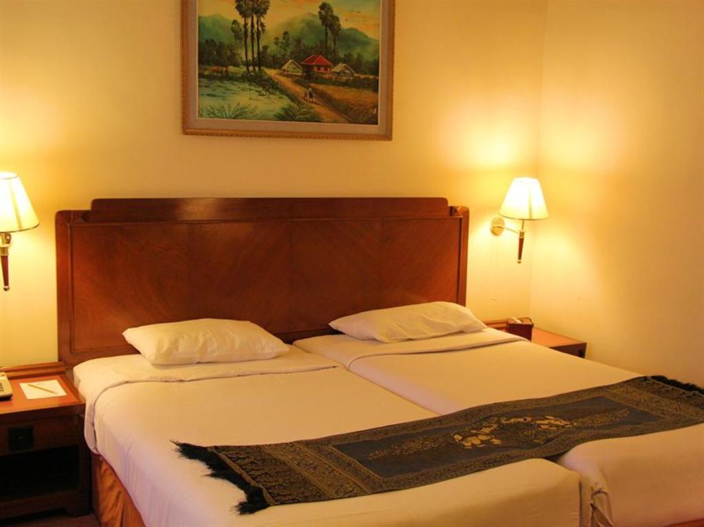 Holiday Villa Hotel City Centre Phnom Penh Ruang foto