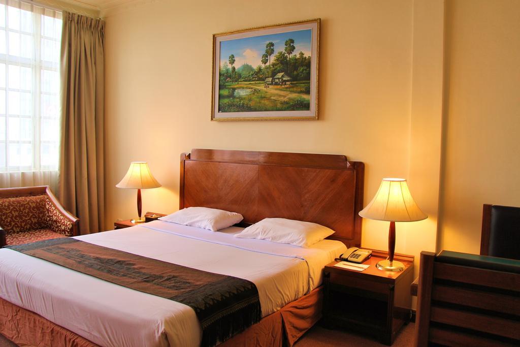 Holiday Villa Hotel City Centre Phnom Penh Bagian luar foto
