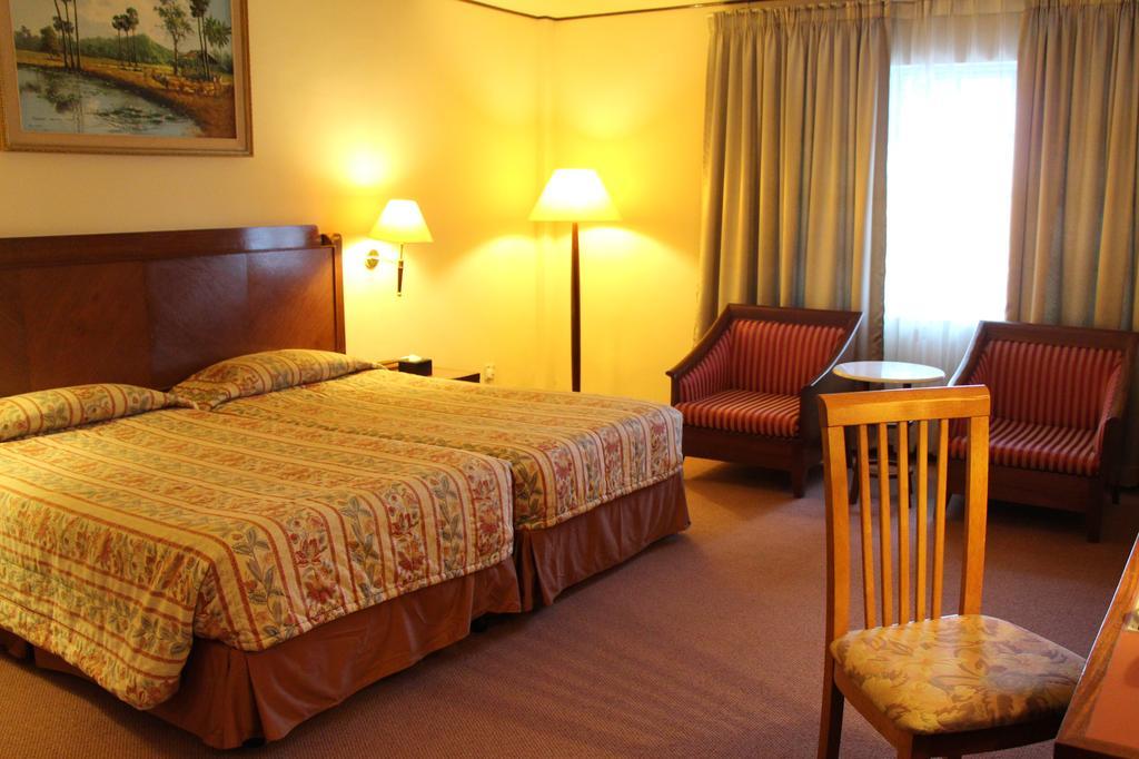 Holiday Villa Hotel City Centre Phnom Penh Ruang foto
